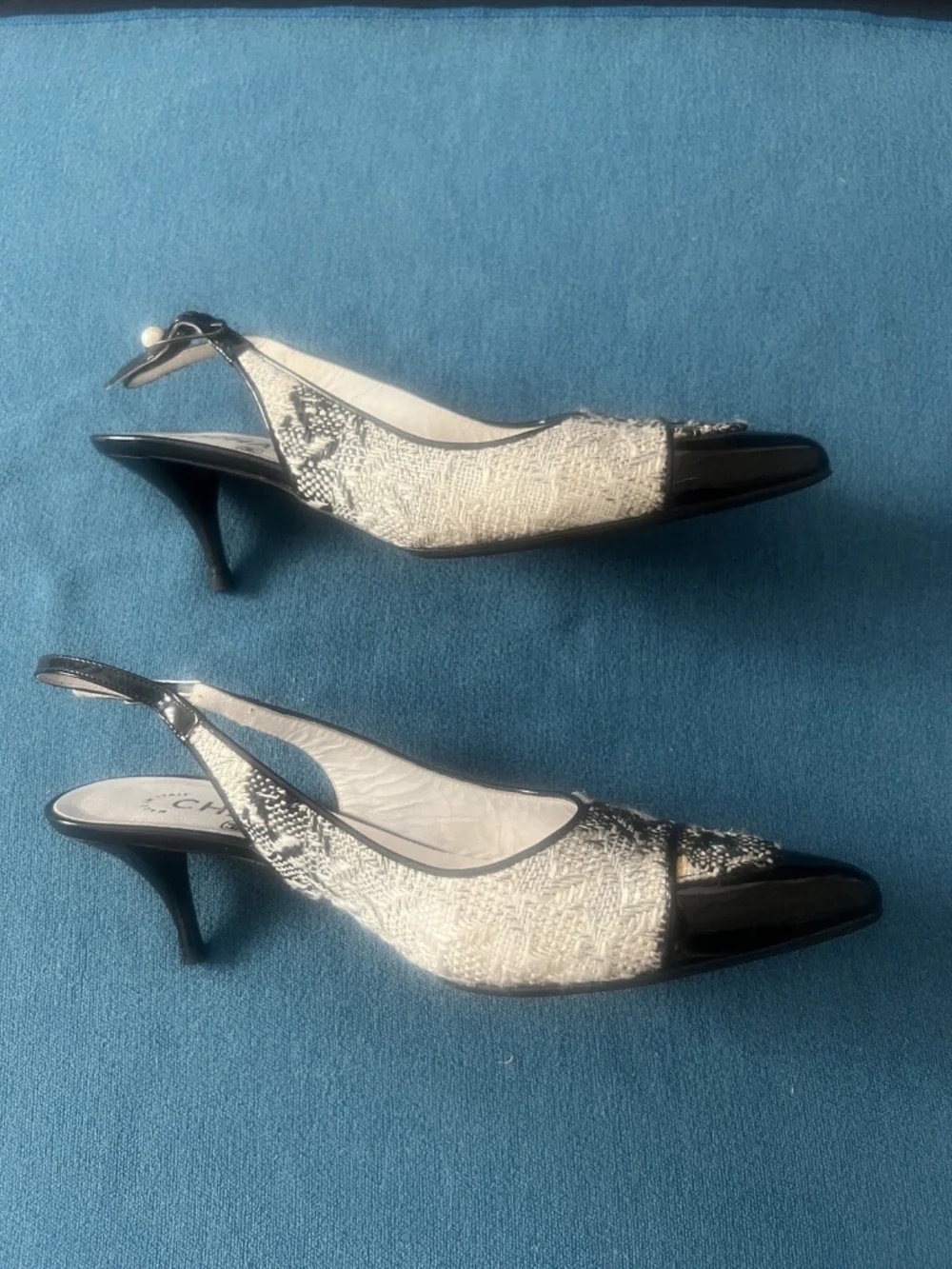 Chanel Vintage Tweed White And Black Kitten Heel Slingbacks Size 36